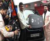 BB16 Fame Shiv Thakare buys New Car, Organizes a Lavish Party for media, Video goes Viral. Bigg Boss 16 contestant and Marathi winner Shiv Thakare gained massive fandom. He emerged as the runner-up of the Salman Khan-hosted reality show. He might have lost the winning trophy to his close friend MC Stan but the reality star garnered much love and appreciation. Recently, he confirmed that he is going to buy a new car and Now, He has Bought his first car, Video goes Viral. he also organises a party for Media persons. Watch Video to know more &#60;br/&#62; &#60;br/&#62;#ShivThakare #ShivThakareNewCar #ShivThakareVideo